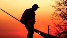 پاکبانی ک طلا های پیدا شده را پس داد